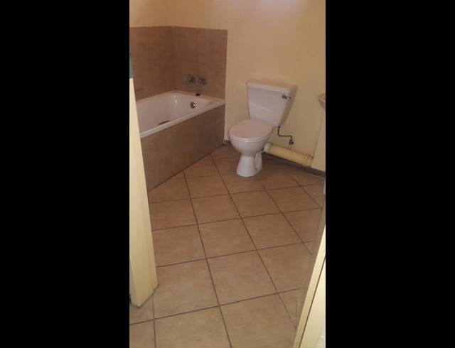 2 BEDROOM TOWNHOUSE FOR SALE IN OLIEVENHOUTBOSCH